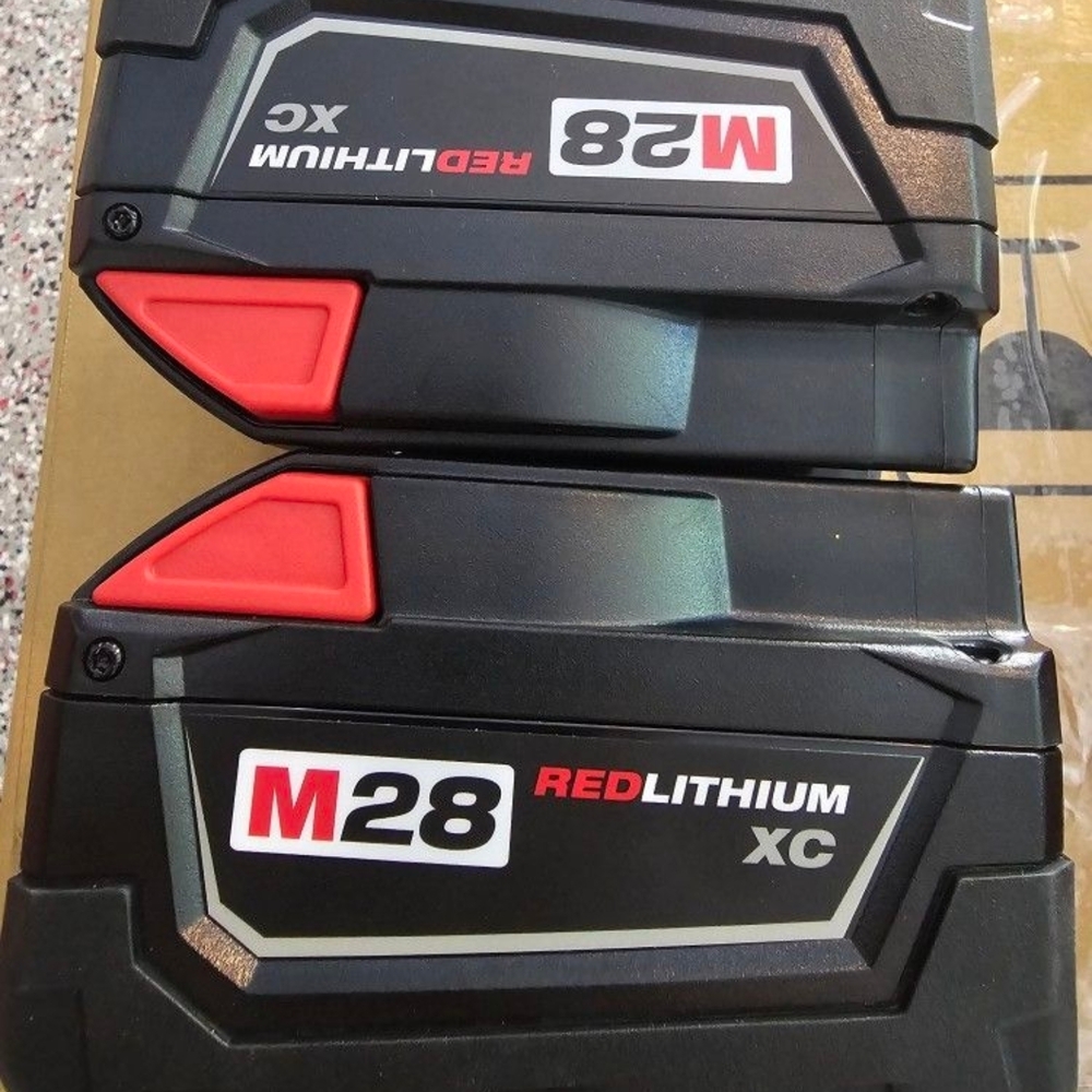 Milwaukee M28 REDLITHIUM XC Battery Pack - Black and Red